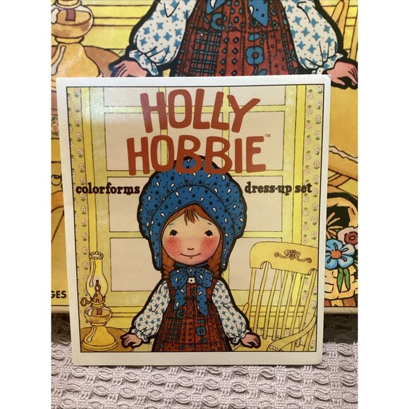 2017 Holly Hobbie Colorforms Classics Dress Up Set Toy Paper Doll with 4 Outfits - Picture 2 of 16